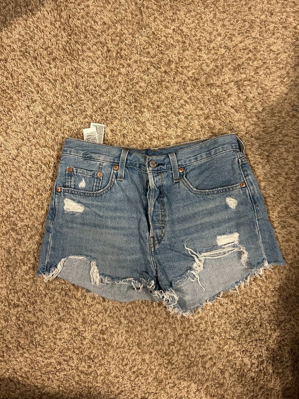 dark wash levis distressed jean shorts size 28